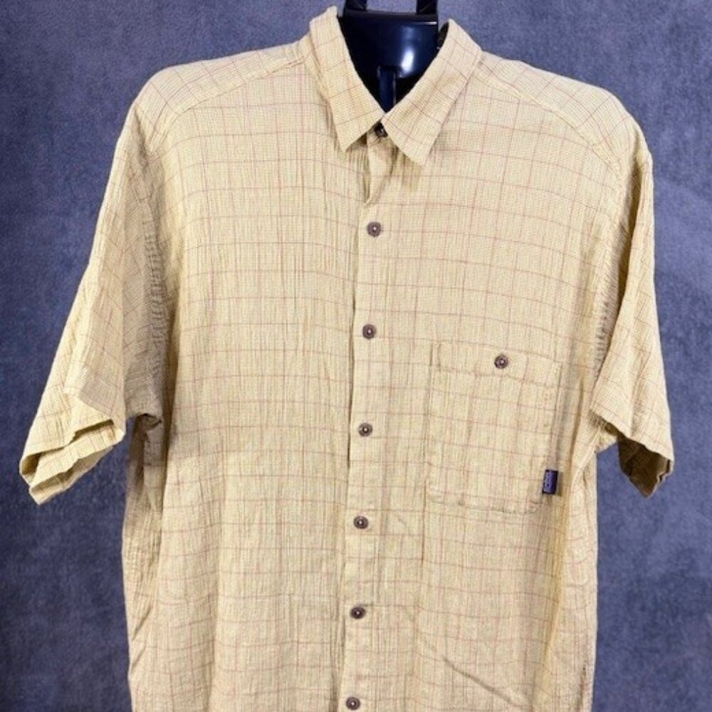 Patagonia Men's XL Seersucker Short Sleeve Button Down Shirt